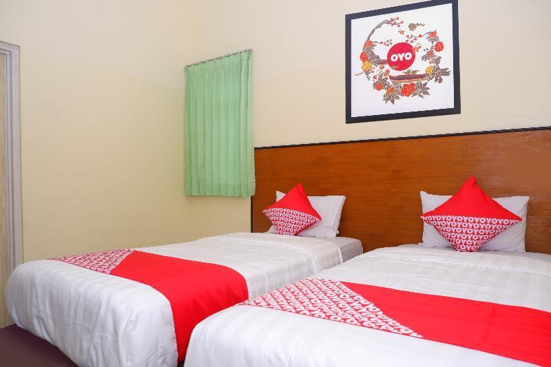 Hotel Pelangi Indah Семаранг Екстериор снимка