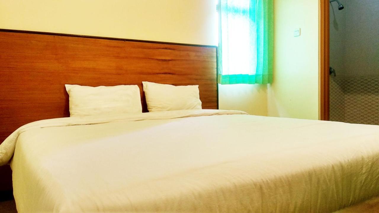 Hotel Pelangi Indah Семаранг Екстериор снимка