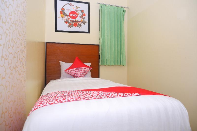 Hotel Pelangi Indah Семаранг Екстериор снимка